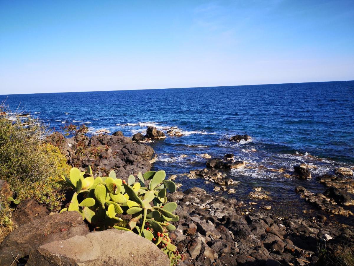 La Lampara Apartment Aci Castello Luaran gambar