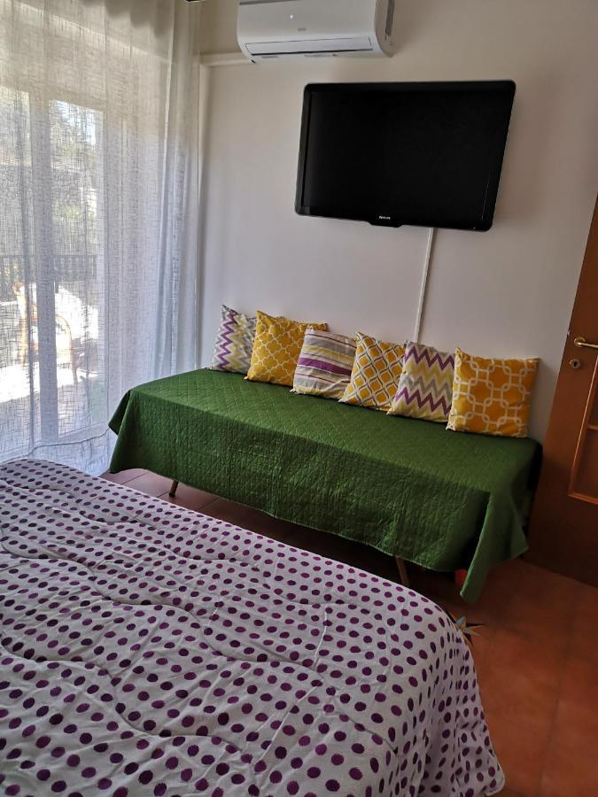 La Lampara Apartment Aci Castello Luaran gambar