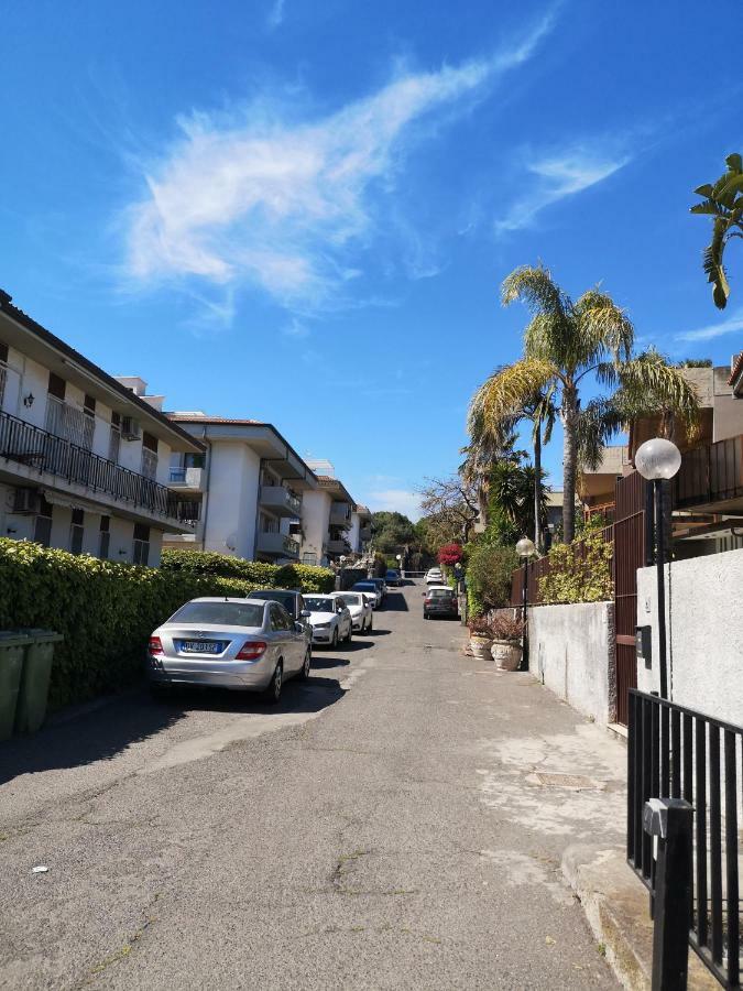 La Lampara Apartment Aci Castello Luaran gambar