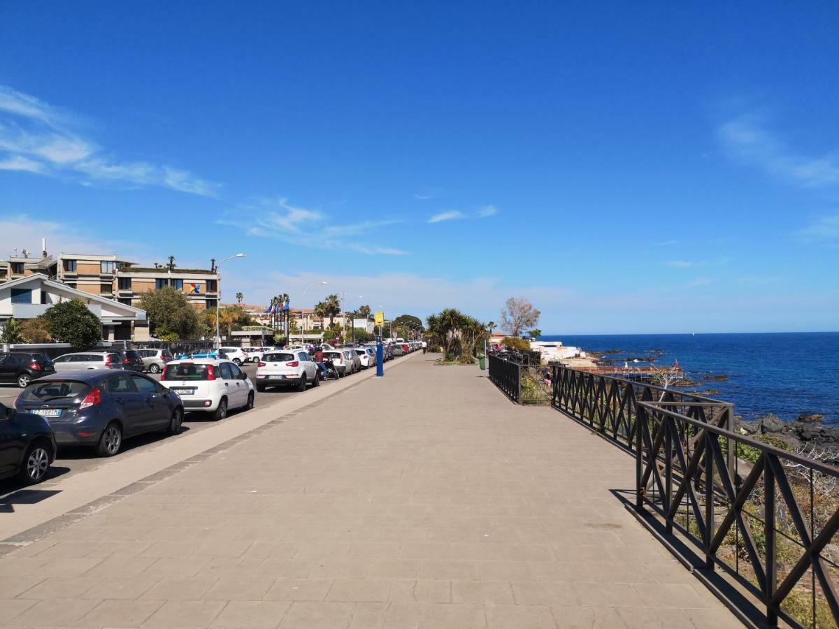 La Lampara Apartment Aci Castello Luaran gambar
