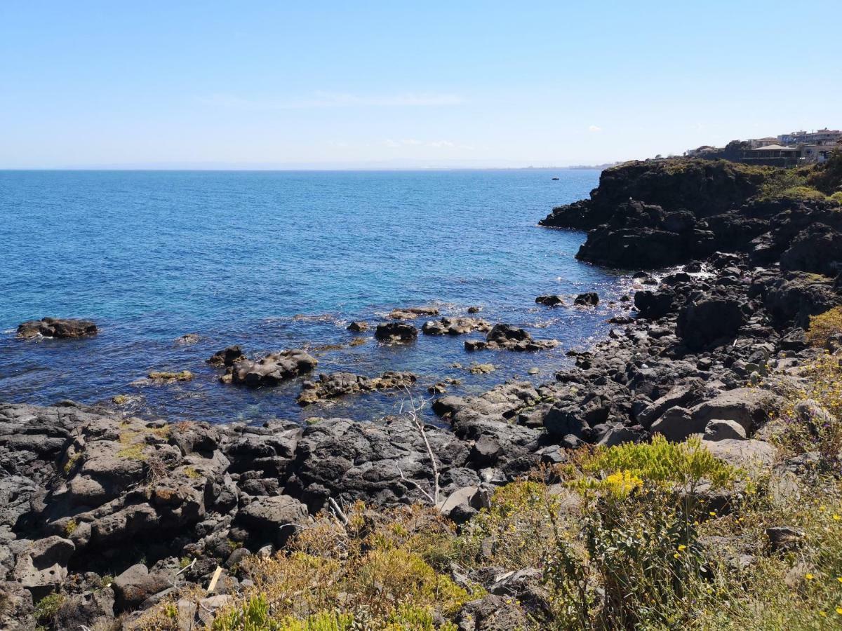 La Lampara Apartment Aci Castello Luaran gambar