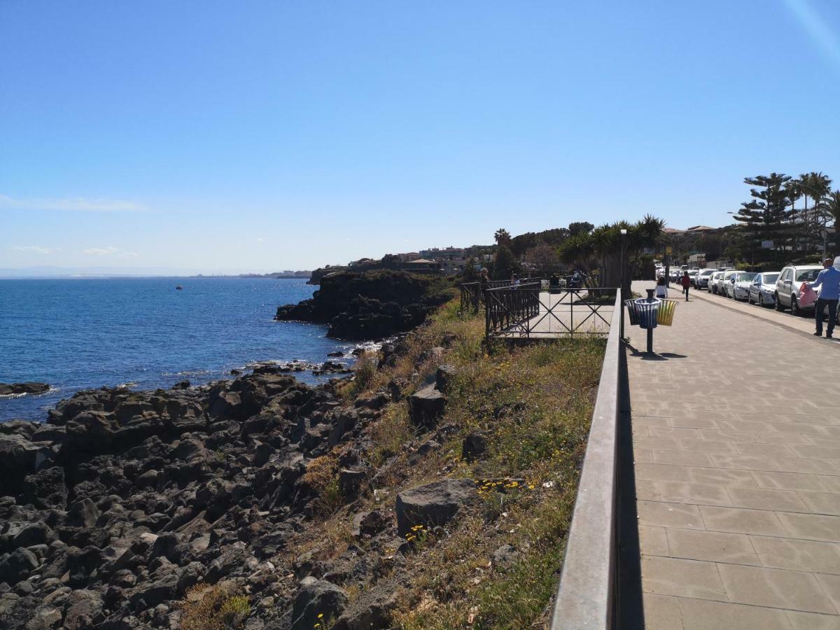 La Lampara Apartment Aci Castello Luaran gambar