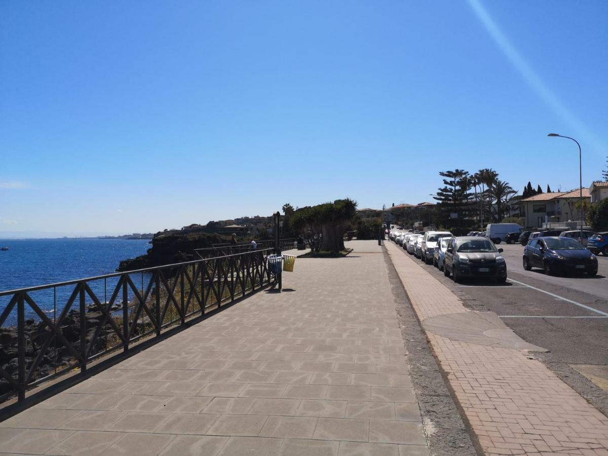 La Lampara Apartment Aci Castello Luaran gambar