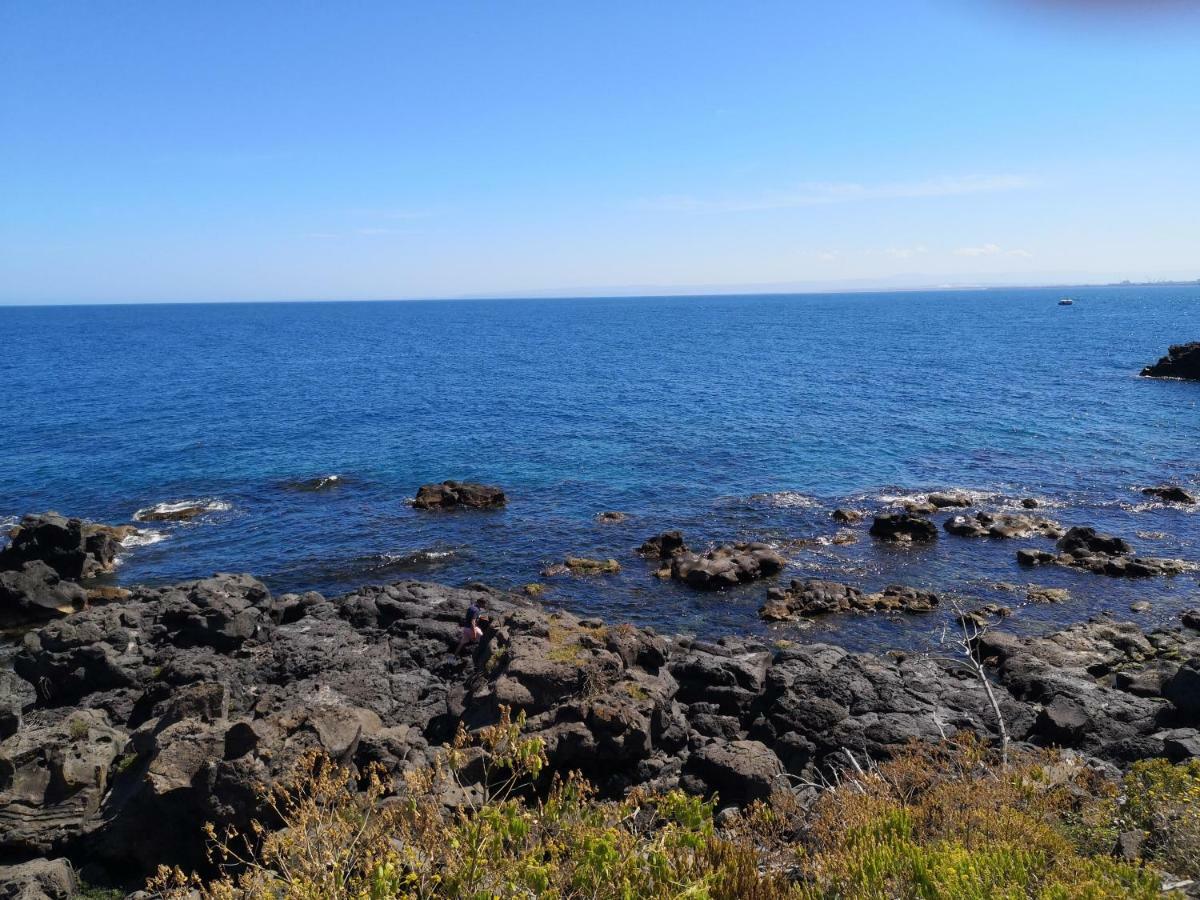 La Lampara Apartment Aci Castello Luaran gambar