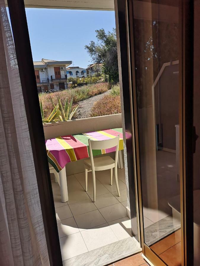 La Lampara Apartment Aci Castello Luaran gambar