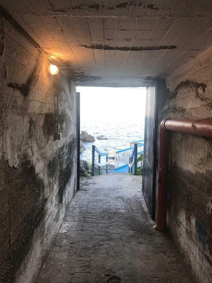 La Lampara Apartment Aci Castello Luaran gambar